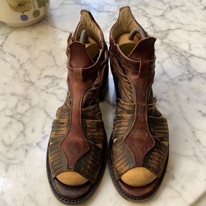 Freebird by Steven -Arrow 8